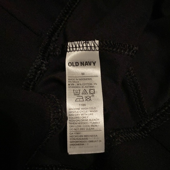 Old Navy High-Waisted Cropped Leggings Medium Available Black - Picture 3 of 3